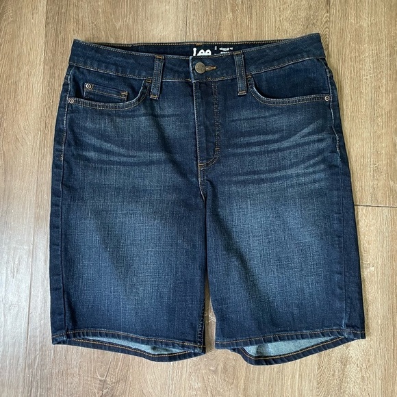 Lee Burmuda jean shorts ~ dark wash denim stretch ~ 9 in inseam women’s size 12M - Picture 7 of 13
